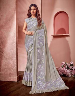 Ethnic and modern, timeless and versatile, bold and deure- all at once, this greyish-lilac saree is everything that you need for your next formal party. 