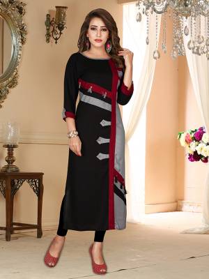For A Bold And Beautiful Look, Grab This Readymade Kurti In Black And Grey Color Fabricated on Rayon. Buy Now.