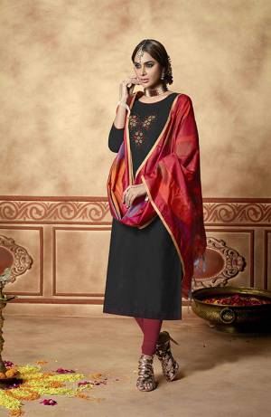 For A Bold And Beautiful Look, Grab This Pretty Dress Material In Black Colored Top Paired With Red Colored Bottom And Dupatta. Its Top Is Fabricated On Cotton Slub Paired With Cotton Bottom And Art Silk Fabricated Dupatta. 