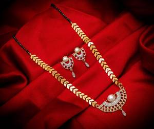 Grab This Very Pretty Mangalsutra Set With A Whole New Design And?Pattern. This Pretty Set Can Be Paired With Any Colored Ethnic Attire. It Is Light Weight And Easy To Carry All Day Long.