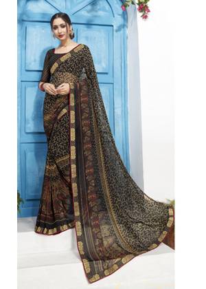 For A Bold And Beautiful Look, Grab This All over Printed Saree In Black Color Paired With Black Colored Blouse. This Saree And Blouse Are Fabricated On Georgette. Buy This Saree Now.