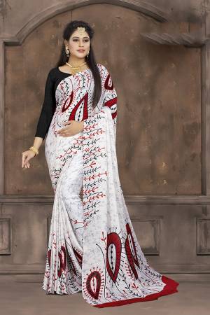 Simple Saree For Your Casual Wear Is Here In White Color Paired With Black Colored Blouse. This Saree And Blouse are Fabricated On Crepe Jacquard Beautified With Prints. Grab this Light Weight Saree For Casuals Now.