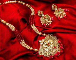 Give An Enhanced Look To Your Personality By Pairing Up This Beautiful Necklace Set With Your Ethnic Attire. This Pretty Set Is In Golden Color Beautified With Stone And Pearl Work. Buy Now.