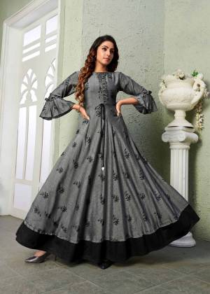 Rich And Elegant Looking Designer Readymade Printed Gown IS Here In Gery Color. It Is Fabricated on Muslin Which Is Soft Towards Skin And Esnures Superb Comfort All Day Long. 