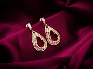 Here Is A Very Pretty Pair Of Simple And Elegant Looking Earring Set In Golden color. It Has Pretty Unique pattern With Attractive Diamond Work. You can Pair This Even With Simple Attire As Well As A Heavy One. This Pretty Evergreen Design Compliments Any Kind Of Attire You Wear. 