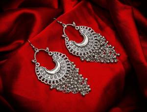 Here Is A Beautiful Collection For This Navratri With This Pretty Pair Of Earrings. It Is Light In Weight And Easy Can Be Paired With Any Colored Attire. Buy This Pretty Piece Now.