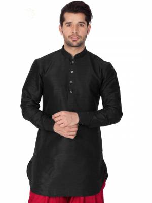 Here Is A U-Pattern Readymade Kurta For Men Fabricated On Cotton Silk. This Kurta Is Available In All Sizes And Can Be Paired With Any Kind Of Bottom Like Pants, Dhoti, Chudidar, Denim, Etc. Buy Now.