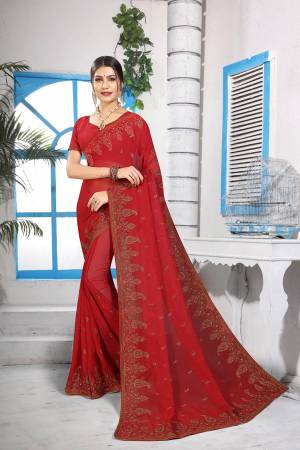 Grab This Very Beautiful Heavy Kashmiri Work Designer Saree In Red Color. This Saree And Blouse are Fabricated On Georgette Beautified With Heavy Kashmiri Embroidery With Resham And Stone. Buy Now.