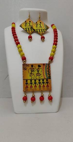 Grab This Unique Styled Necklace Set For This Navratri Festive In Multi Color. This Pretty Set Is Made Of Wood and Mix Metal Beautified With Prints And Bead Work. You Can Pair This Up With Any Contrasting Colored Attire. Buy Now.