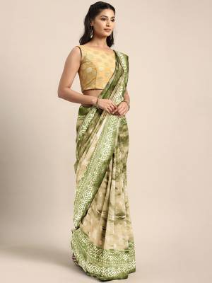 Silk Saree Always Gives A Rich And Elegant Look To Your Personality. Grab This Deisgner Silk Based Saree In Green Color Beautified With Heavy Weave All Over. This Saree And Blouse Are Fabricated On Kanjivaram Art Silk. Buy Now.