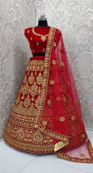 Get Ready For Your D-Day With This Heavy Designer Lehenga Choli In Red Color. This Lehenga Choli Is Velvet Based Paired With Net Fabricated Dupatta. Its Pretty Embroidery And Evergreen Red Color Will Definitely Earn You Lots Of Compliments From Onlookers.