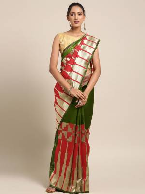 Silk Saree Always Gives A Rich And Elegant Look To Your Personality. Grab This Deisgner Silk Based Saree In Green Color Beautified With Heavy Weave All Over. This Saree And Blouse Are Fabricated On Kanjivaram Art Silk. Buy Now