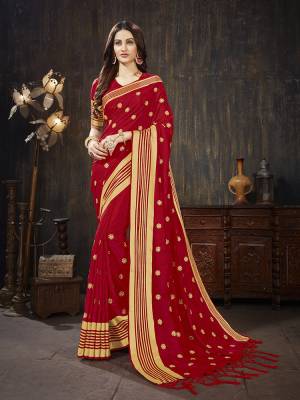 For A Rich And Elegant Look, Grab This Silk Based Designer Saree In Red Color. This Saree And Blouse are Fabricated On Art Silk Beautified With Weave And Jari Embroidered Butti. Buy This Saree Now.