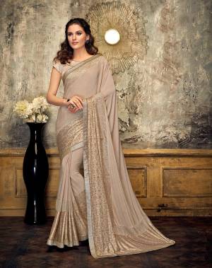 Exude an effortless allure in this delicate beige saree with equally delicate print. Opt for rose gold jewels to make a perfect pair. 