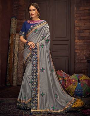 A neutral grey hue paired with bright and vibrant hues of blues, green and pinks makes this saree a celebratory pick for the season. Pair with meenakari jhumkis to complete the look.