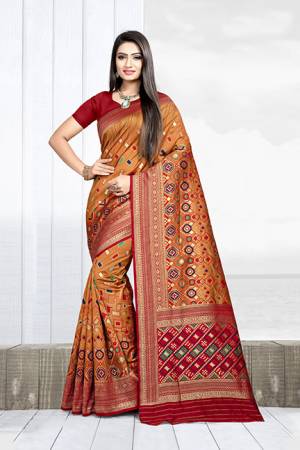 Grab This Rich Saree In Rust Orange Color Paired With Contrasting Maroon Colored Blouse. This Saree Is Fabricated On Weaving Silk Paired With Art Silk Fabricated Blouse. 