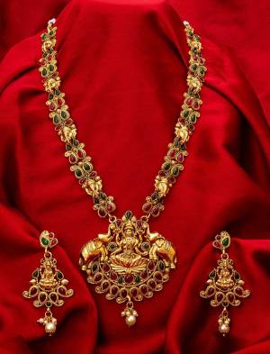 Buy This Heavy Necklace Set For The Upcoming Wedding Season. Pair This Up With Your Heavy Ethnic Attire And As It Is In Golden Color, It Can Be Paired With Any Colored Attire. Buy Now?