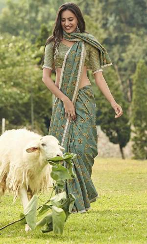 Add This Lovely Shade To Your Wardrobe With This Designer Floral Printed Saree In Teal Green Color Paired With Teal Green Colored Blouse. This Saree And Blouse Are Fabricated On Manipuri Art Silk Which Gives A Rich Look To Your Personality. 
