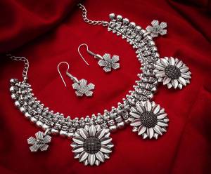 Give An Enhanced Look To Your Personality By Pairing Up This Beautiful Necklace Set With Your Ethnic Attire. This Pretty Set Is In Silver Color Which Can Be Paired With Any Colored Attire. Buy Now.