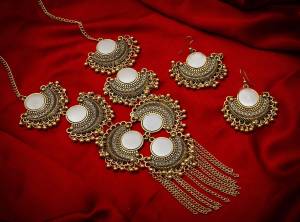 Give An Enhanced Look To Your Personality By Pairing Up This Beautiful Necklace Set With Your Ethnic Attire. This Pretty Set Is In Golden Color Which Can Be Paired With Any Colored Attire. Buy Now.