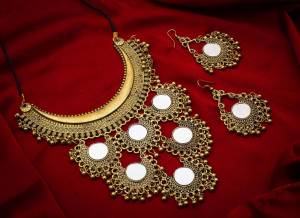 Give An Enhanced Look To Your Personality By Pairing Up This Beautiful Necklace Set With Your Ethnic Attire. This Pretty Set Is In Golden Color Which Can Be Paired With Any Colored Attire. Buy Now.