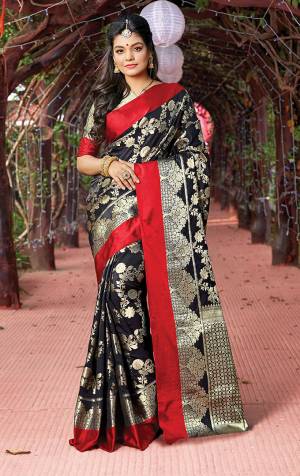Flaunt Your Rich And Elegant Taste In This Pretty Silk Based Saree In Black Color. Its Pretty Blouse Is Fabricated On Jacquard Silk, Buy This Heavy Weaved Saree Now.