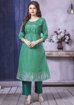 Grab This Pretty Readymade Kurti In Green Color Fabricated On Art Silk. This Kurti Is Light Weight And Easy To Carry All Day Long. 