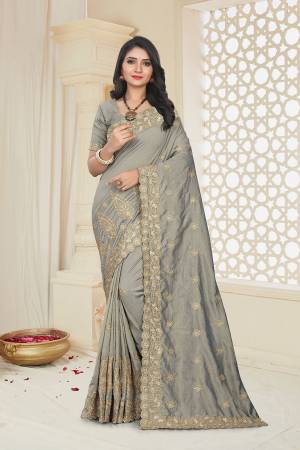 For A Rich And Elegant Look, Grab This Designer Embroidered Saree In Grey Color. This Saree And Blouse Are Silk Based Beautified With Attractive Jari Embroidery. Buy Now.