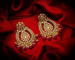 Grab This Lovely Pair Of Earrings To Pair With Your Traditional Wear And Mainly Lehenga. This Pretty Pair Can Be Paired With Same Or Contrasting Colored Ethnic Attire. Buy Now.