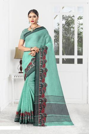 Look Pretty Wearing This Designer Saree In Sea Green Color. This Saree And Blouse are Linen Based Beautified With Weaved Lace Border. Its Fabric Is Rich And Durable And Will Definitely Earn You Lots Of Compliments From Onlookers. 