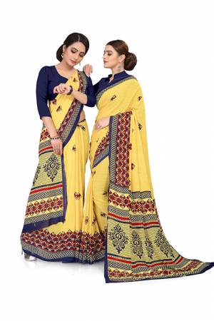 No More Worry For What To Wear At Your Place, Grab This Georgette?Fabricated Saree And Blouse Beautified With Prints All Over. This Saree Can Be Used As Uniform At Different Places Like Airports, Hospitals And Hotels