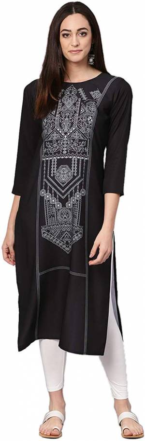 Add Some Casuals With This Readymade Printed Kurti. This Pretty Kurti Is Fabricated on Crepe And Available In All Regular Sizes. Its Fabric Is Soft Towards Skin And Esnures Superb Comfort All Day Long.