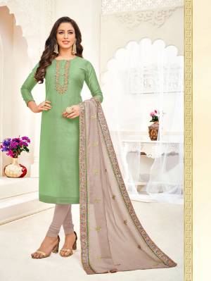Rich And Elegant Looking Designer Suit Is Here With Heavy Dupatta Concept In Green Colored Top Paired With Contrasting Grey Colored Bottom And Dupatta. Its Top Is Fabricated On Soft Silk Paired With Cotton Bottom And Chanderi Dupatta. Buy This Lovely Suit Now.
