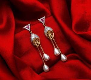 Here Is A Very Pretty Pair Of Simple And Elegant Looking Earring?Set In Golden Color. It Has Pretty Unique pattern With Attractive Diamond Work. You can Pair This Even With Simple Attire As Well As A Heavy One. This Pretty Evergreen Design Compliments Any Kind Of Attire You Wear.