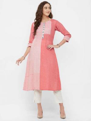 Rich Looking Designer Readymade Kurti Is Here In Pink Color. This Printed kurti Is Cotton Based Which Gives A Rich Look To Your Personality. 