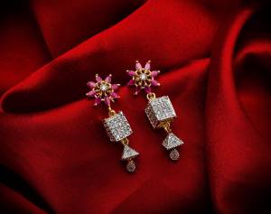 Here Is A Lovely Patterned Designer Earrings Set Is Here In Golden Color Beautified With Attractive Diamond Work. It IS Pretty Light Weight And Easy To Carry Throughout The Gala. Buy Now.