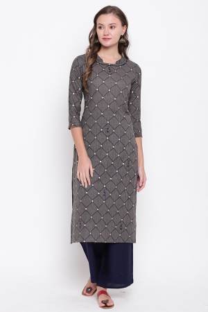 Here Is A Pretty Elegant Looking Readymade Straight Kurti Is Here In Grey Color Fabricated On Cotton. This Pretty Kurti IS Suitable For Your Casual Or Semi-Casual Wear. 