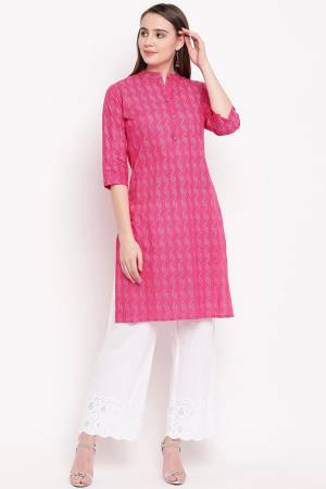 Here Is A Pretty Elegant Looking Readymade Straight Kurti Is Here In Rani Pink Color Fabricated On Cotton. This Pretty Kurti IS Suitable For Your Casual Or Semi-Casual Wear. 