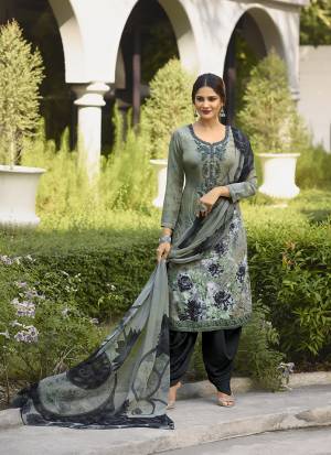 Grab This Pretty Digital Printed Dress Material In Grey And Black Color. Its Top And Bottom Are Fabricated On Crepe Paired With Georgette Fabricated Dupatta. Get This Stitched As Per Your Desired Fit And Comfort