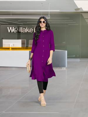 Add Some Casuals For This Summer With This Readymade plain Kurti In Light Purple Color Fabricated On Rayon. You Can Pair This Up With Same Or Contrasting Colored Pants, Leggings Or Plazzo. Buy Now.