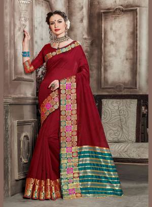 For A Royal Look, Grab This Designer Silk based Saree In Maroon Color. This Saree And Blouse Are Fabricated On Handloom Silk Beautified With Weaved Lace Border. Buy This Pretty Elegant Saree Now.