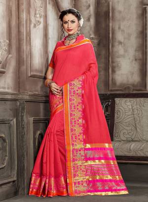 For A Royal Look, Grab This Designer Silk based Saree In Dark Pink Color. This Saree And Blouse Are Fabricated On Handloom Silk Beautified With Weaved Lace Border. Buy This Pretty Elegant Saree Now.