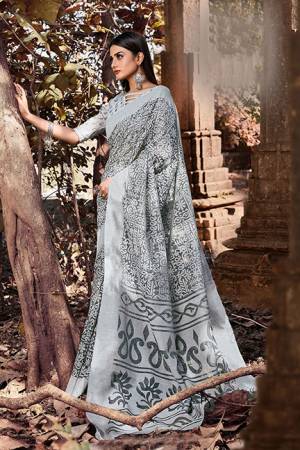 Here Is A Pretty Designer Saree In Grey Color For The Upcoming Festive Season. This Saree Is Fabricated on Cotton Brasso Paired With Art Silk Fabricated Blouse. Its Rich Fabric Will Definitely Earn You Lots Of Compliments From Onlookers. 