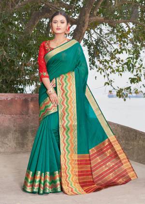 Adorn The Pretty Angelic Look Wearing This Pretty Attractive Saree In Teal Green Color Paired With Contrasting Red Colored Blouse. This Saree And Blouse Are Fabricated On Handloom Silk Which Gives A Rich Look To Your Personality. Buy Now.