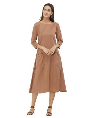 You Will Definitely Earn Lots Compliments Wearing This Readymade Kurti In elegant Beige Color Fabricated On Khadi Cotton. Its Fabric Ensures Superb Comfort All Day Long.