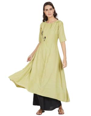 Here Is A Lovely Pair Of Kurti In Light Green Color Paired With Black Colored Pants. This Kurti Is Cotton Based Paired With Muslin Fabricated Bottom. 