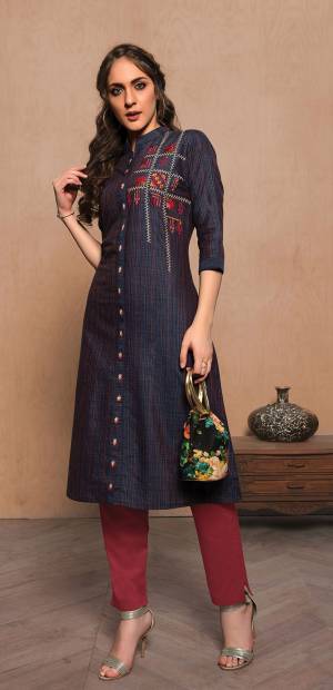Enhance Your Personality Wearing This Readymade Straight Kurti In Violet Color. This Pretty Kurti Is Fabricated On Cotton Handloom Beautified With Resham Embroidery. It Can Be Paired With Leggings, Pants Or Plazzo. 