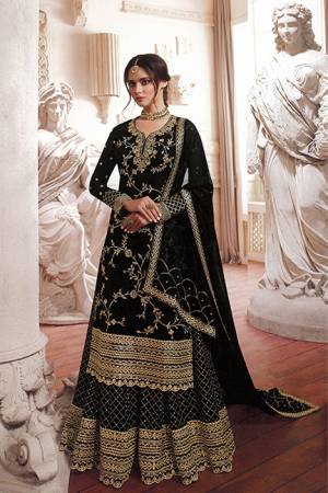 Grab This Designer Heavy Suit In Black Color For The Upcoming Wedding And Festive Season. This Whole Suit Is Georgette Based Beautified With Heavy Tone To Tone Thread Embroidery With Jari Work. 