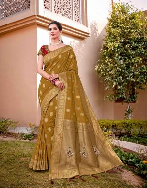 A muted and refined silk saree spells luxury and royalty. Pair the saree wth delicate jewels to look elegant. 