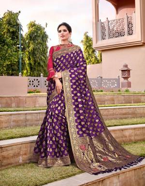 Purple is the color of royalty and when paired with the richest fabric- silk makes for a pair like no other. Drape the saree in a royal free-falling style or wear it in maharani drape and look mesmerizing. 
